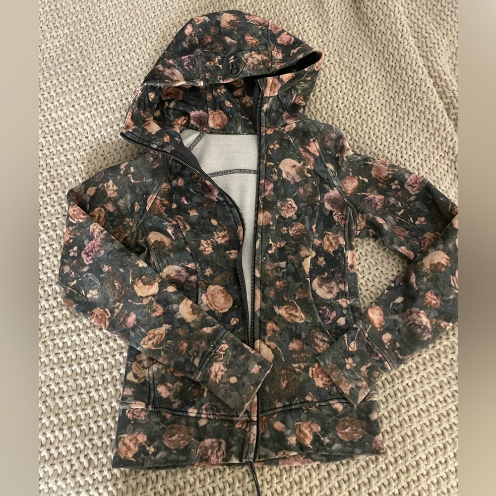 Lulu lemon jacket. Gently worn. Too small for me but I love it!